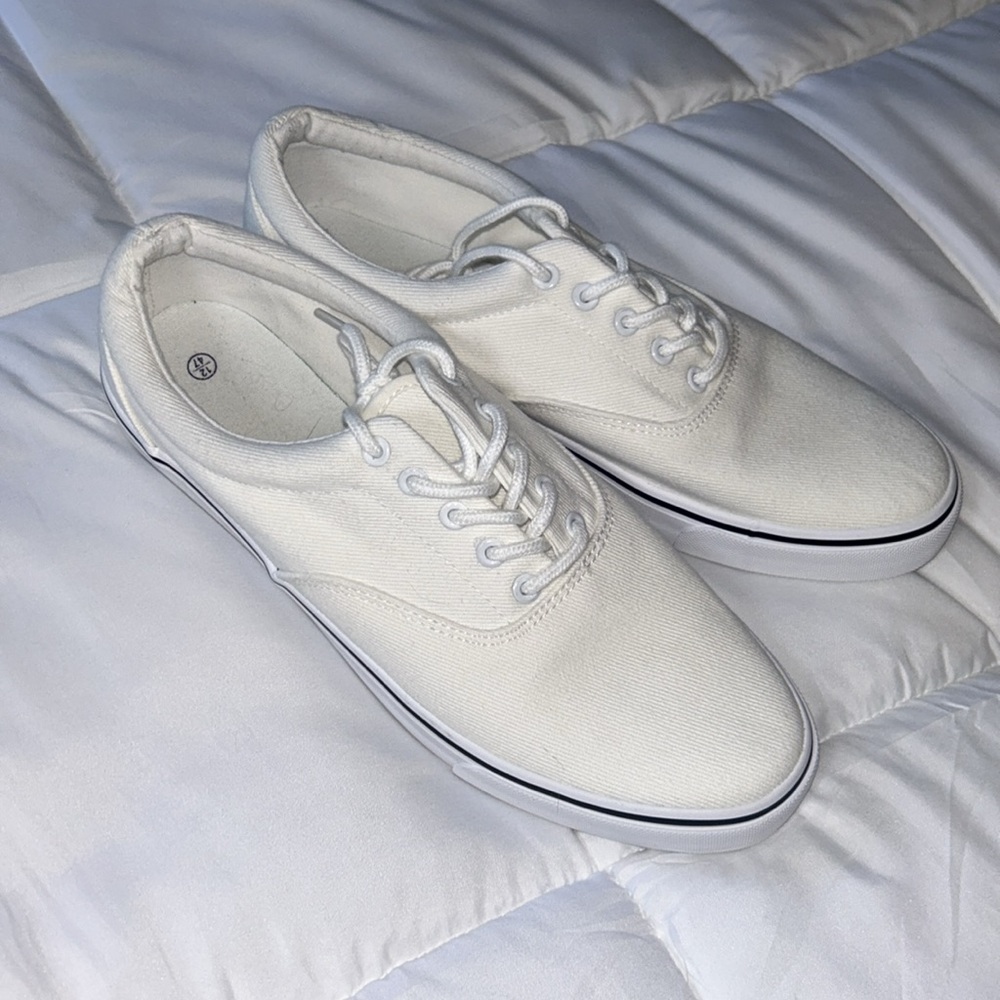 Source Unknown White Canvas Sneakers